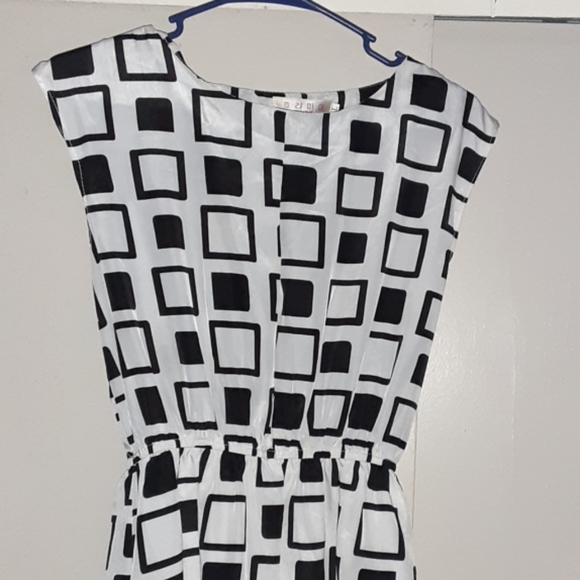 Dress - Picture 5 of 7